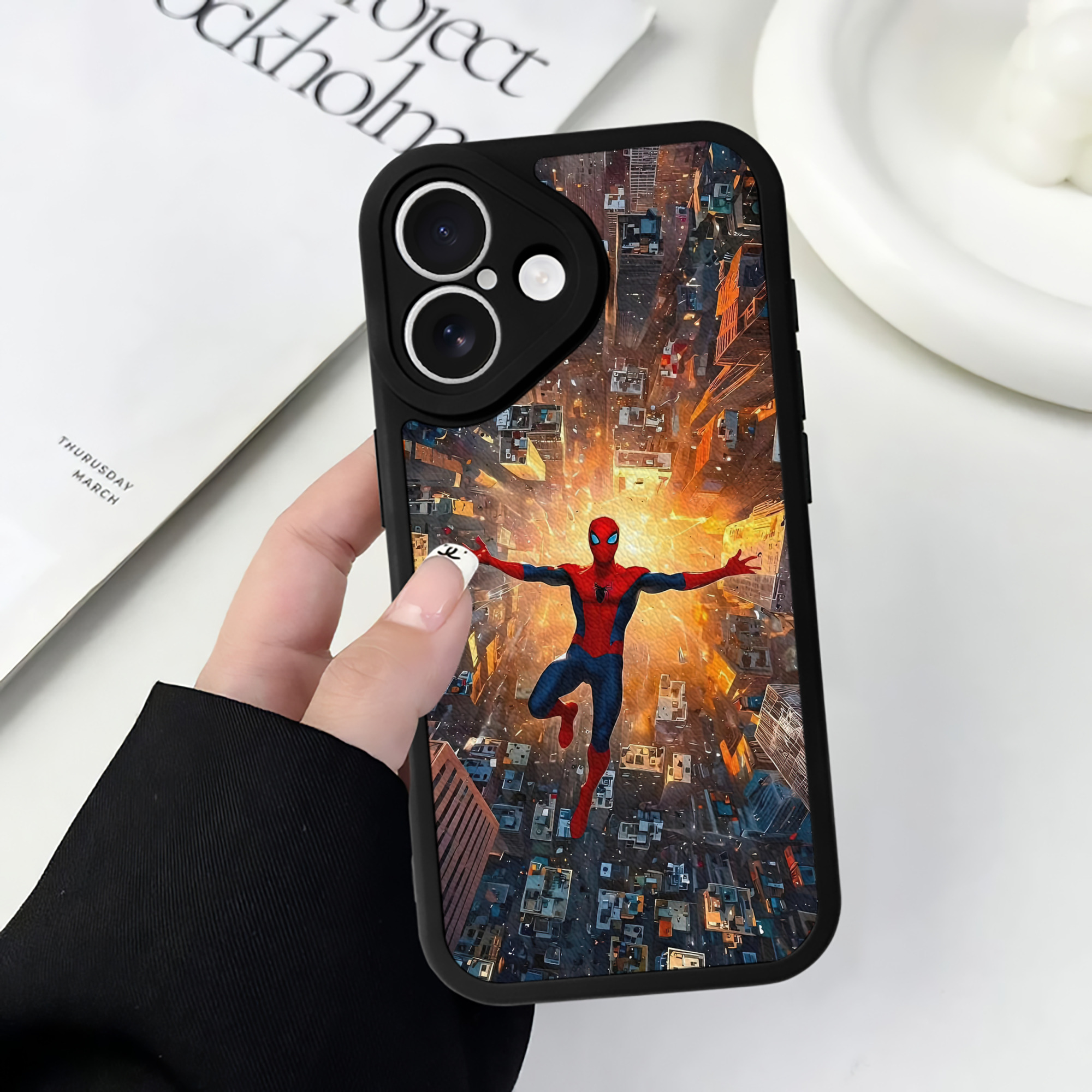 Spider Man スパイダーマン 【iPhone 16シリーズ対応】シリコンスマホケース（レザー調） 材質：シリコン